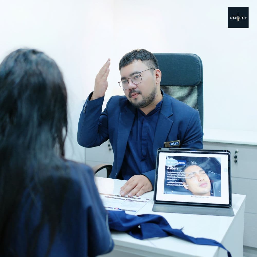 แพทย์ให้คำปรึกษาเกี่ยวกับการปลูกผม Long Hair Transplant
