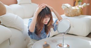 ผู้มีปัญหาผมบางก่อนวัย กังวลว่าจะใส่วิกหรือปลูกผมดี